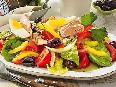 O salată echilibrată în dieta unui om sănătos